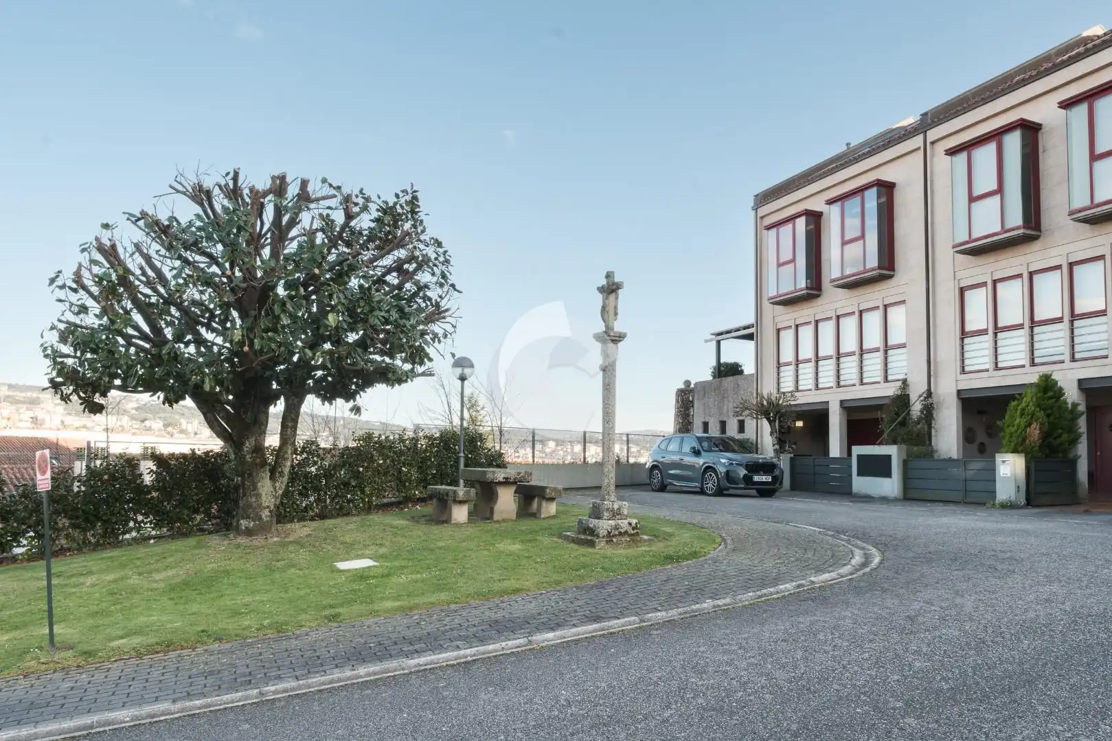Vista exterior de Casa adosada en venda en Ourense Capital  amb Jardí privat