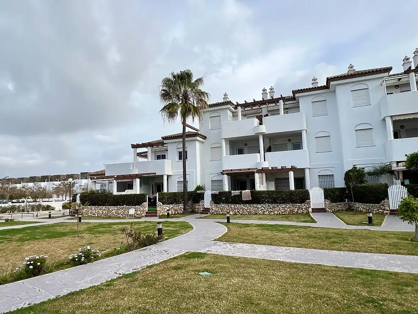 Vista exterior de Apartamento en venta en Chiclana de la Frontera con Jardín privado, Terraza y Alarma