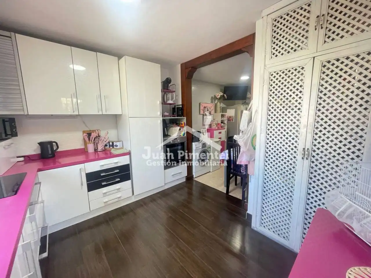 Cuina de Casa adosada en venda en Estepona amb Aire condicionat, Jardí privat i Terrassa
