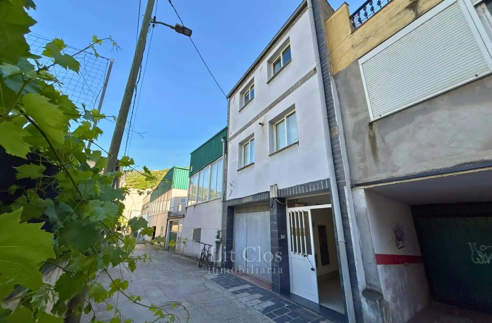 Vista exterior de Piso en venta en O Barco de Valdeorras   con Calefacción y Trastero