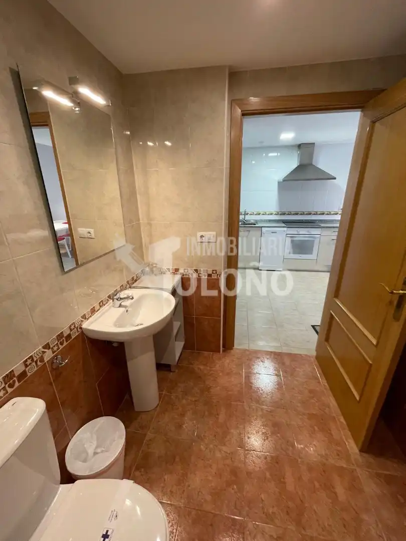 Bany de Apartament en venda en Cuzcurrita de Río Tirón amb Calefacció, Terrassa i Moblat