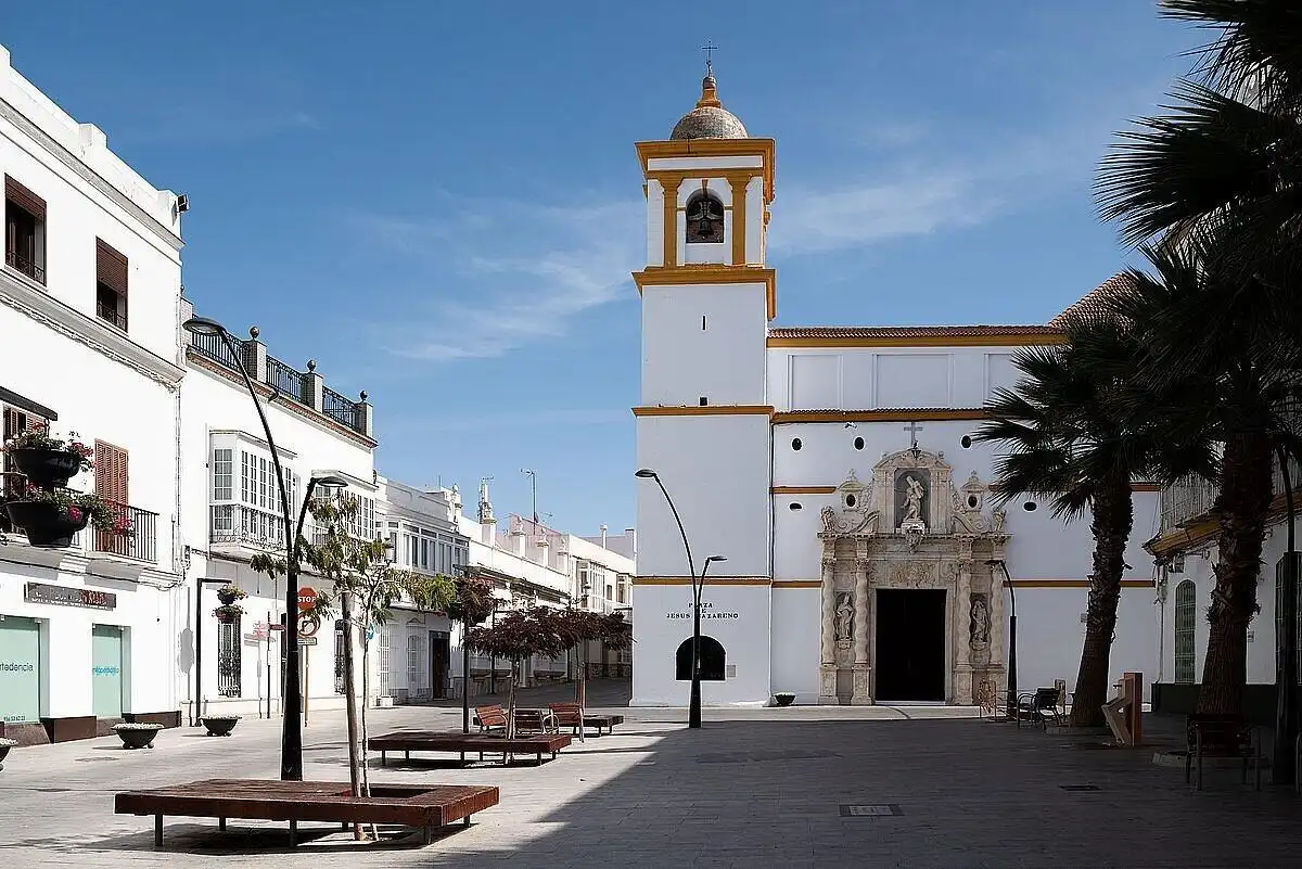 Vista exterior de Casa o xalet en venda en Chiclana de la Frontera amb Jardí privat i Terrassa
