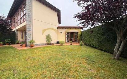 Jardí de Casa o xalet en venda en Llanes amb Calefacció, Jardí privat i Terrassa