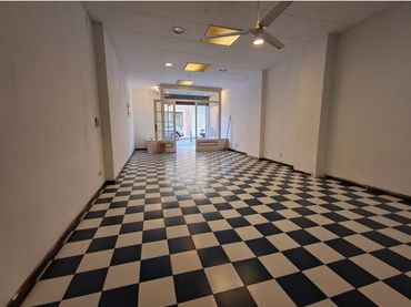 Local comercial en venta en Fray Luis de Leon 18