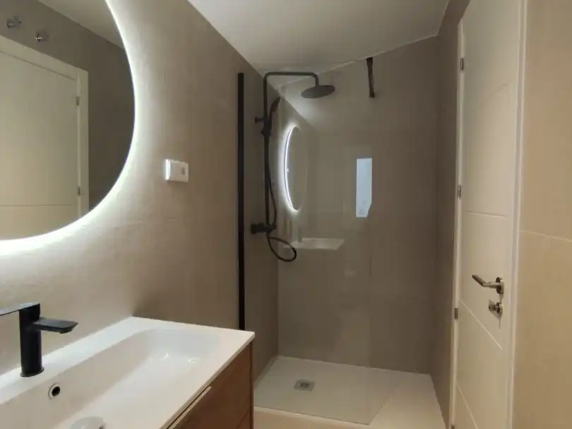 Baño de Piso en venta en  Madrid Capital con Aire acondicionado y Terraza