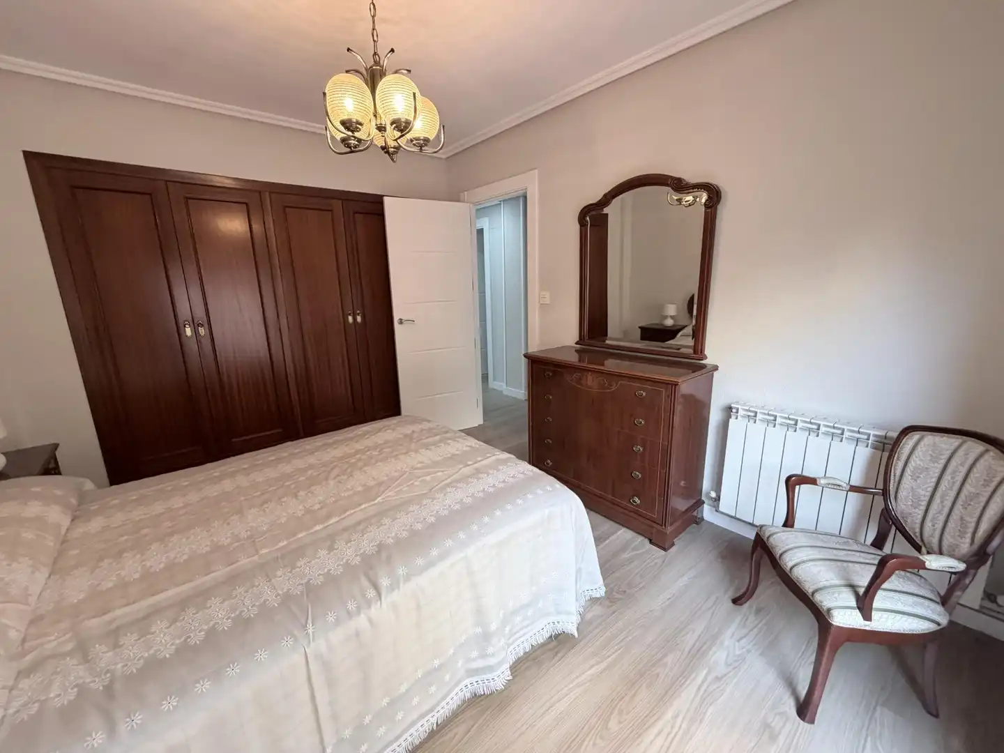 Schlafzimmer von Wohnung zur Miete in Zaragoza mit Klimaanlage, Heizung und Terrasse