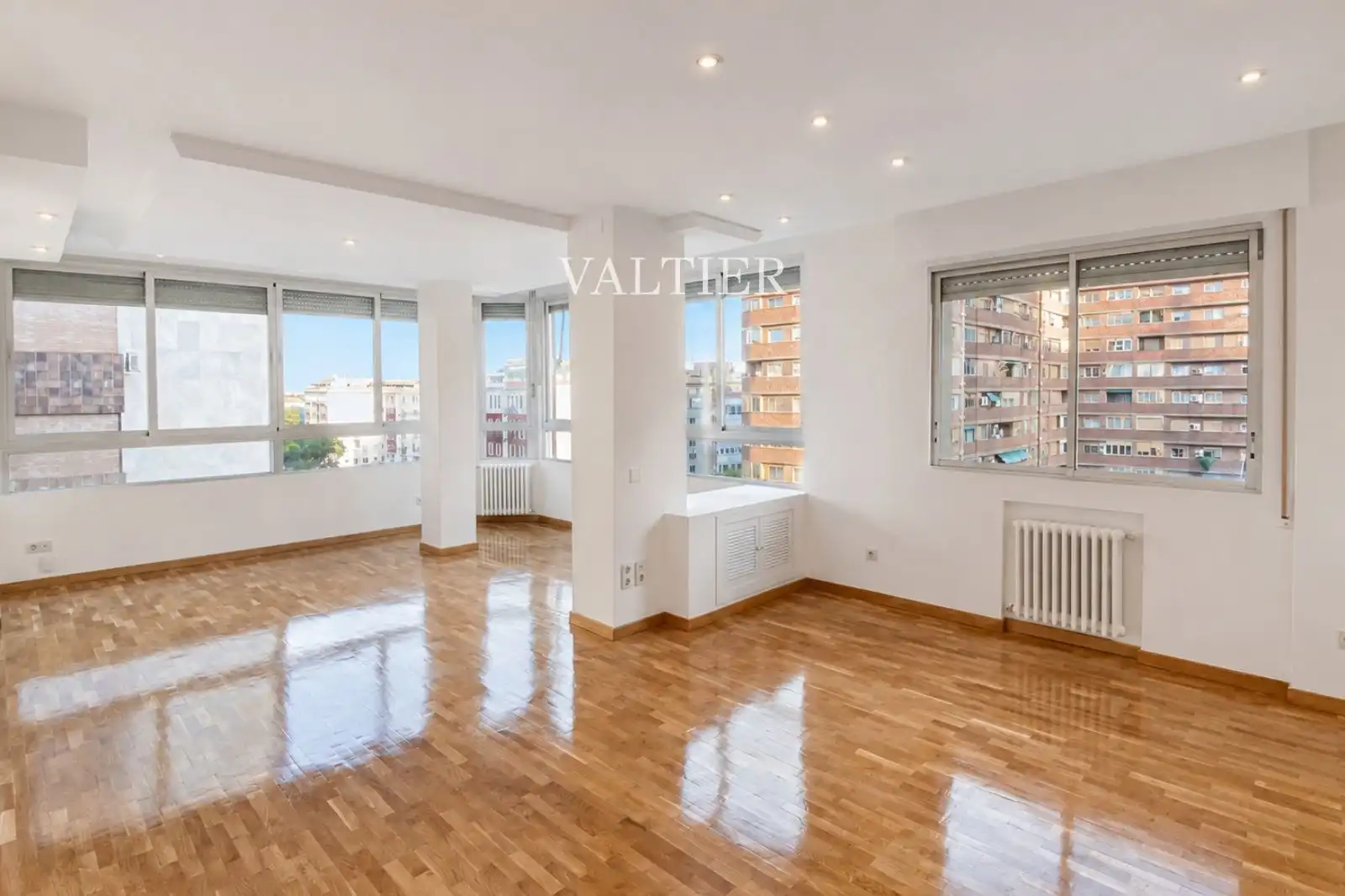 Living room of Flat for rent in Madrid  with Air Conditioner, Swimming Pool and Community pool