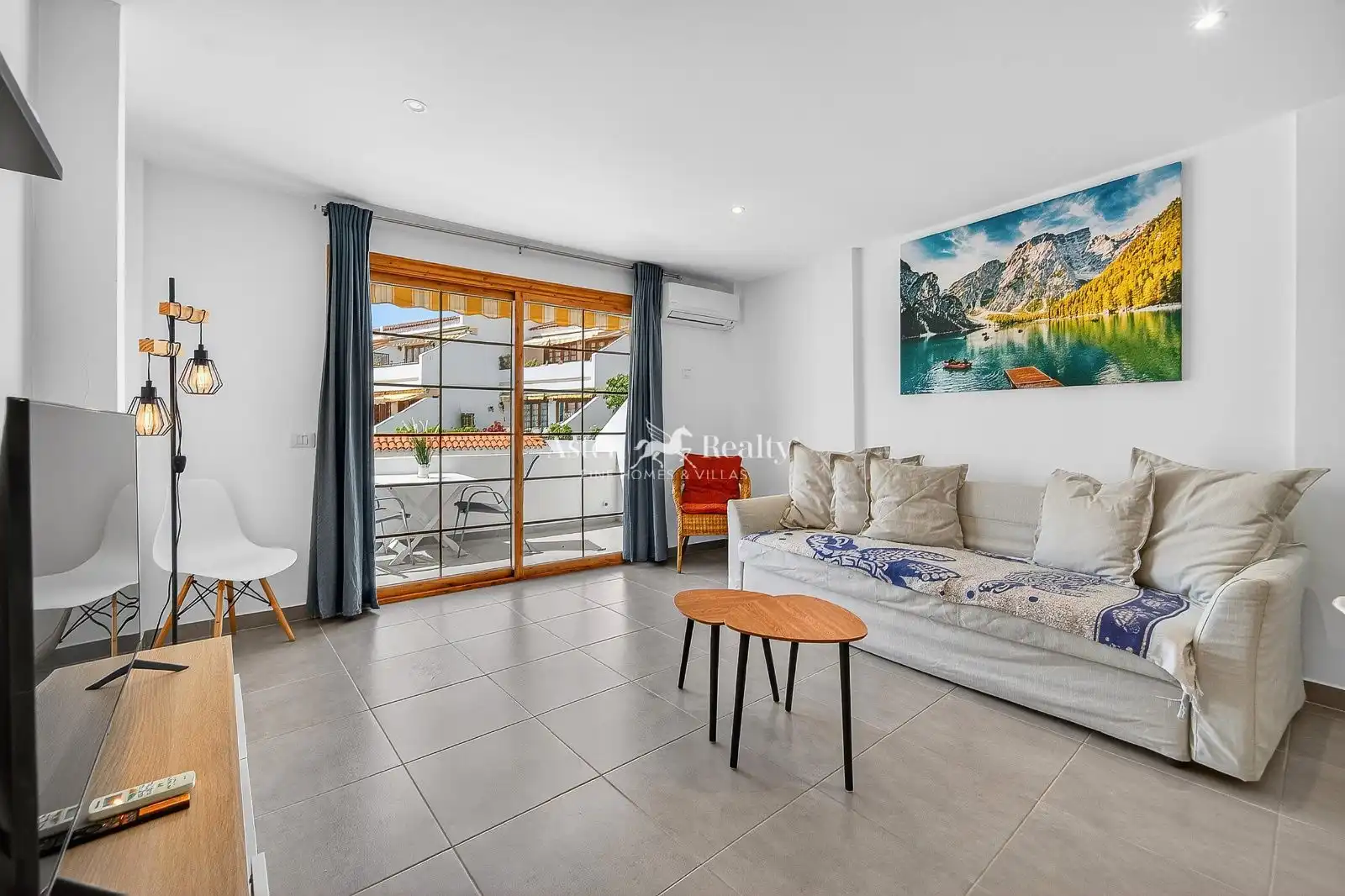 Wohnzimmer von Wohnungen zum Verkauf in Adeje mit Klimaanlage, Terrasse und Schwimmbad