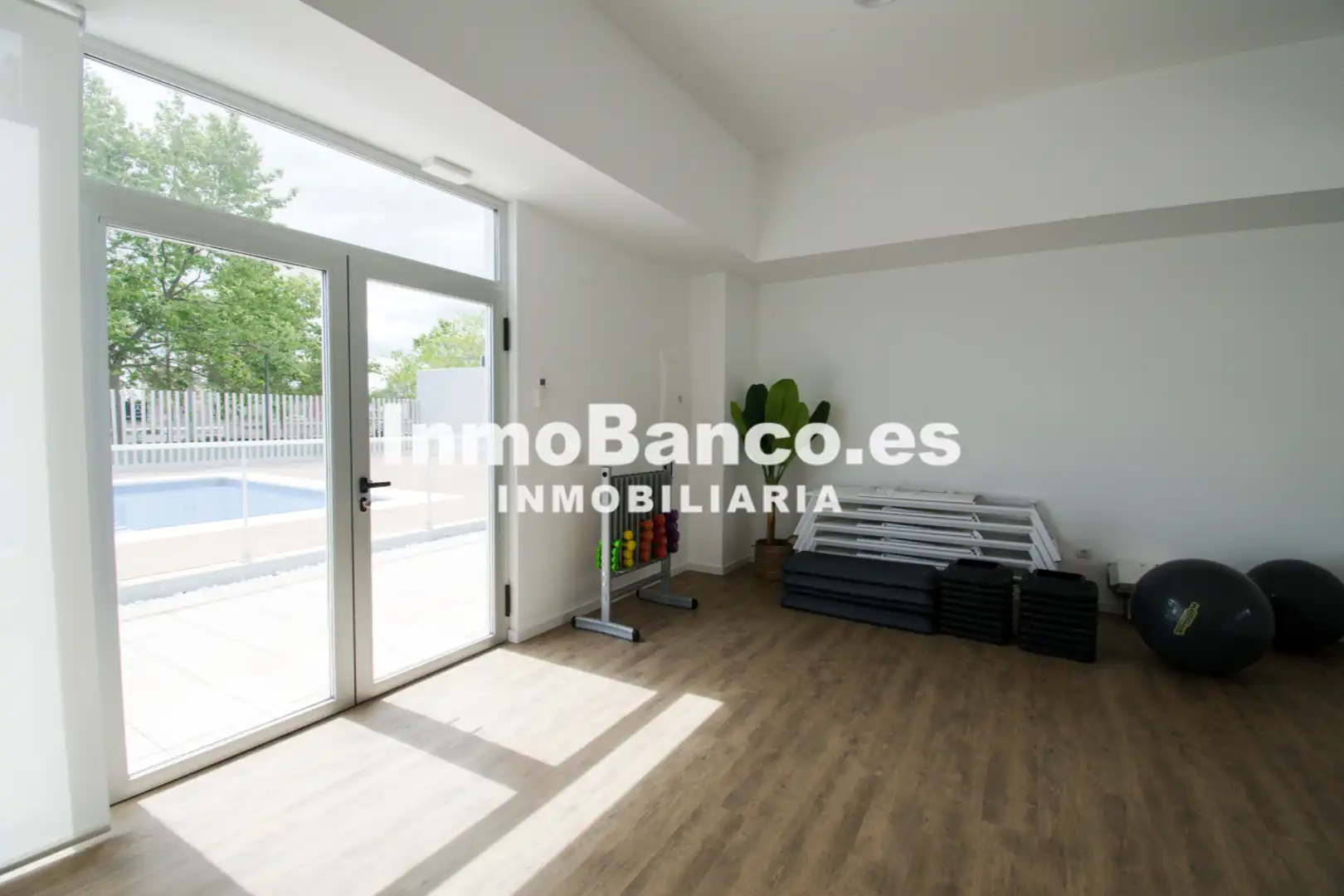 Flat for rent in Valencia  with Air Conditioner, Heating and Storage room