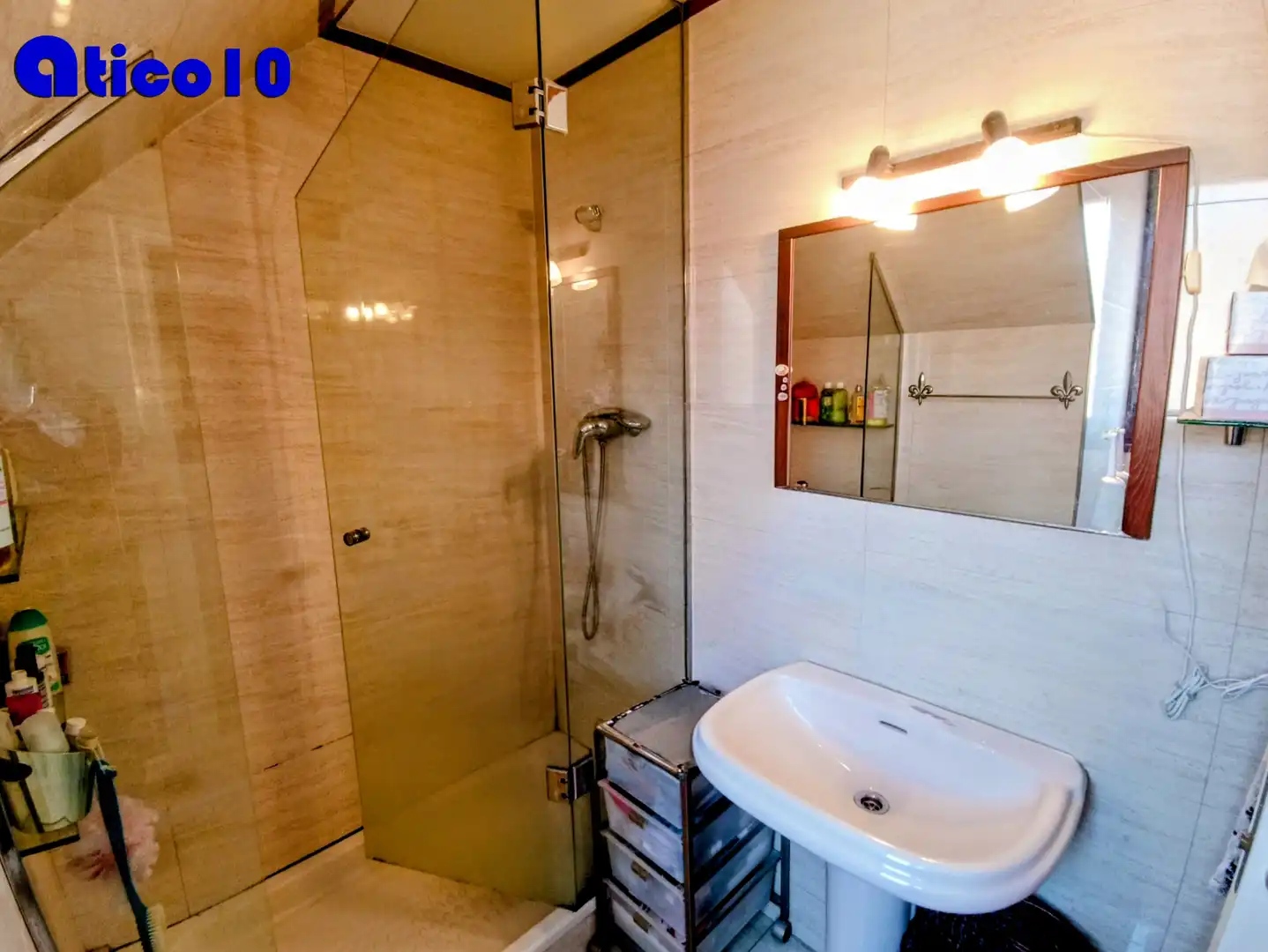 Bathroom of Attic for sale in Oviedo   with Heating, Parquet flooring and Terrace