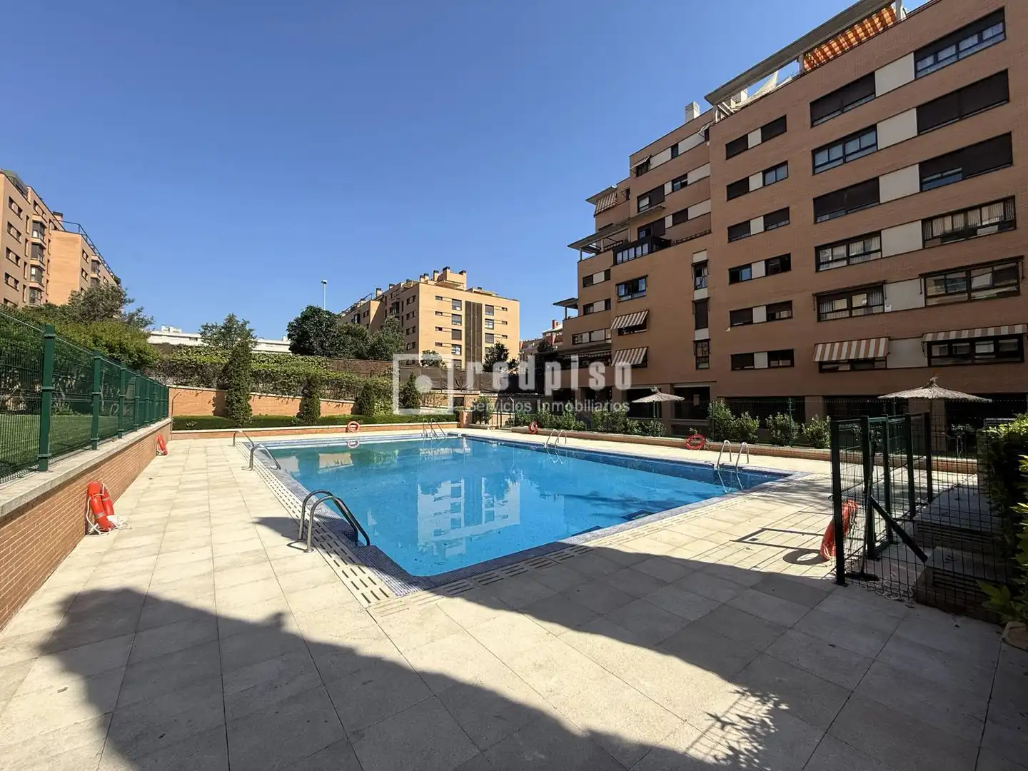 Piscina de Piso de alquiler en Madrid con Aire acondicionado, Calefacción y Jardín privado