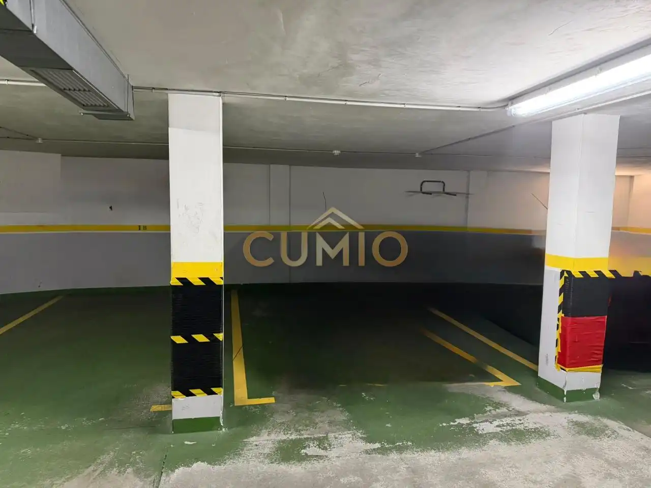 Aparcament de Apartament en venda en Cangas  amb Calefacció, Parquet i Terrassa