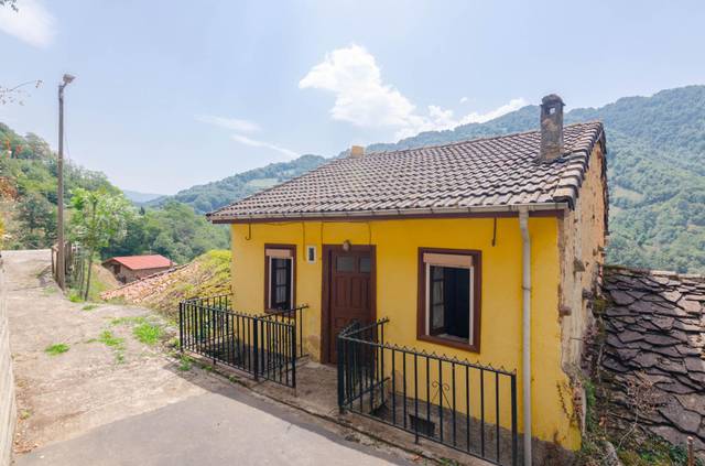 Casa-chalet en Venta en Lugar HUERTOMURO, 7 en Aller