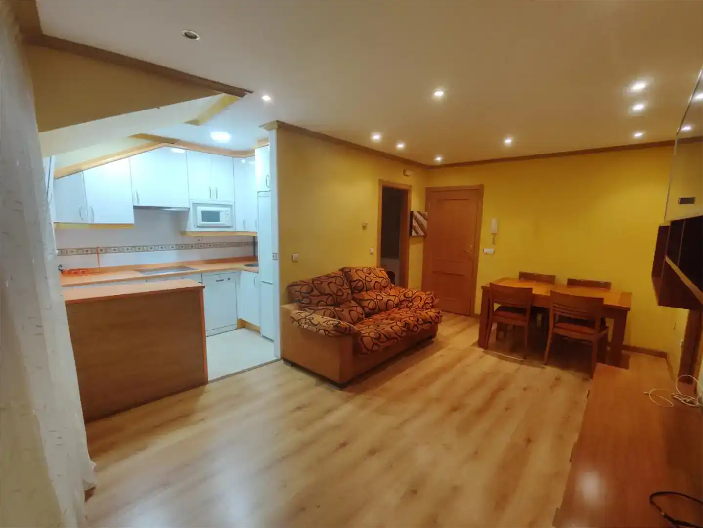 Cuina de Àtic en venda en Guardo amb Parquet, Moblat i Forn