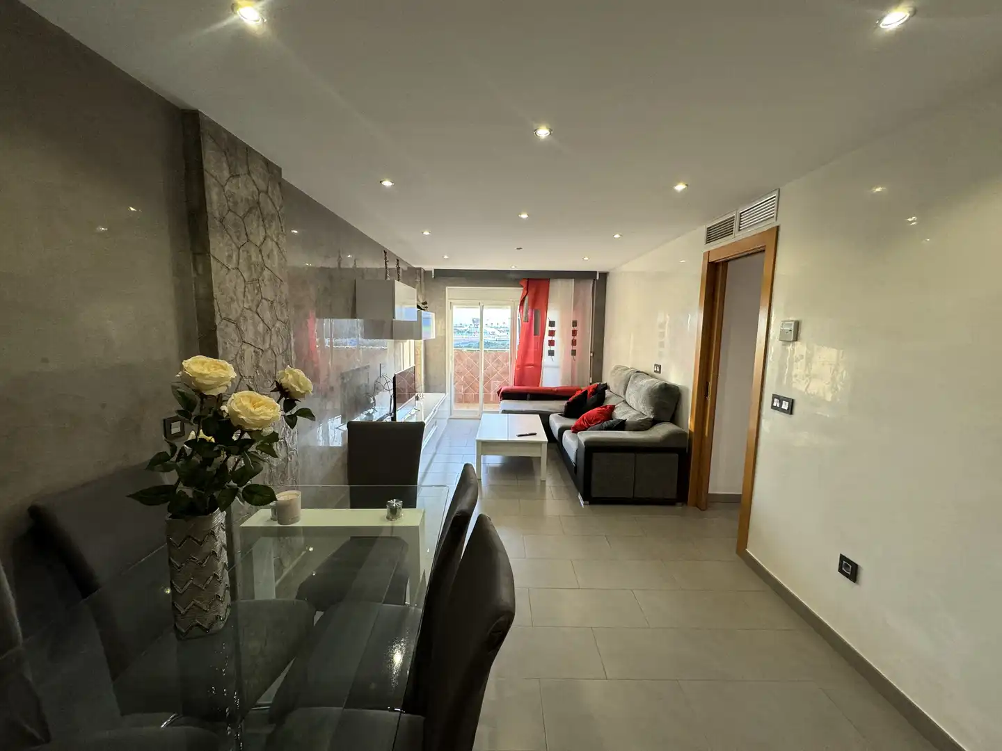 Room in Avenida Nehemias, Santa Cristina - San Rafael