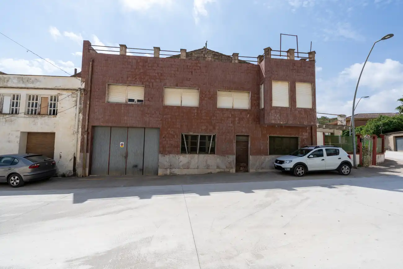 Vista exterior de Terreny industrial en venda en Godall