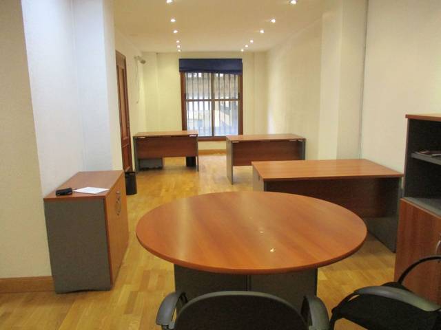Oficina en Alquiler en José Arana Kalea en Gros