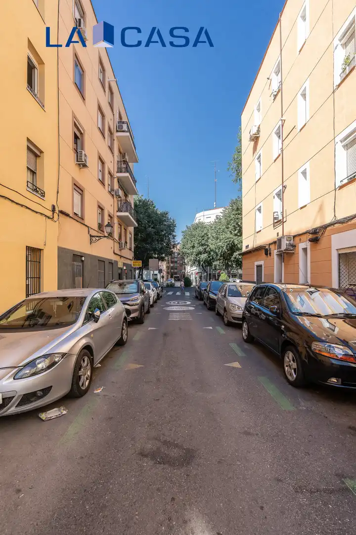 Außenansicht von Wohnung zum Verkauf in Madrid mit Terrasse