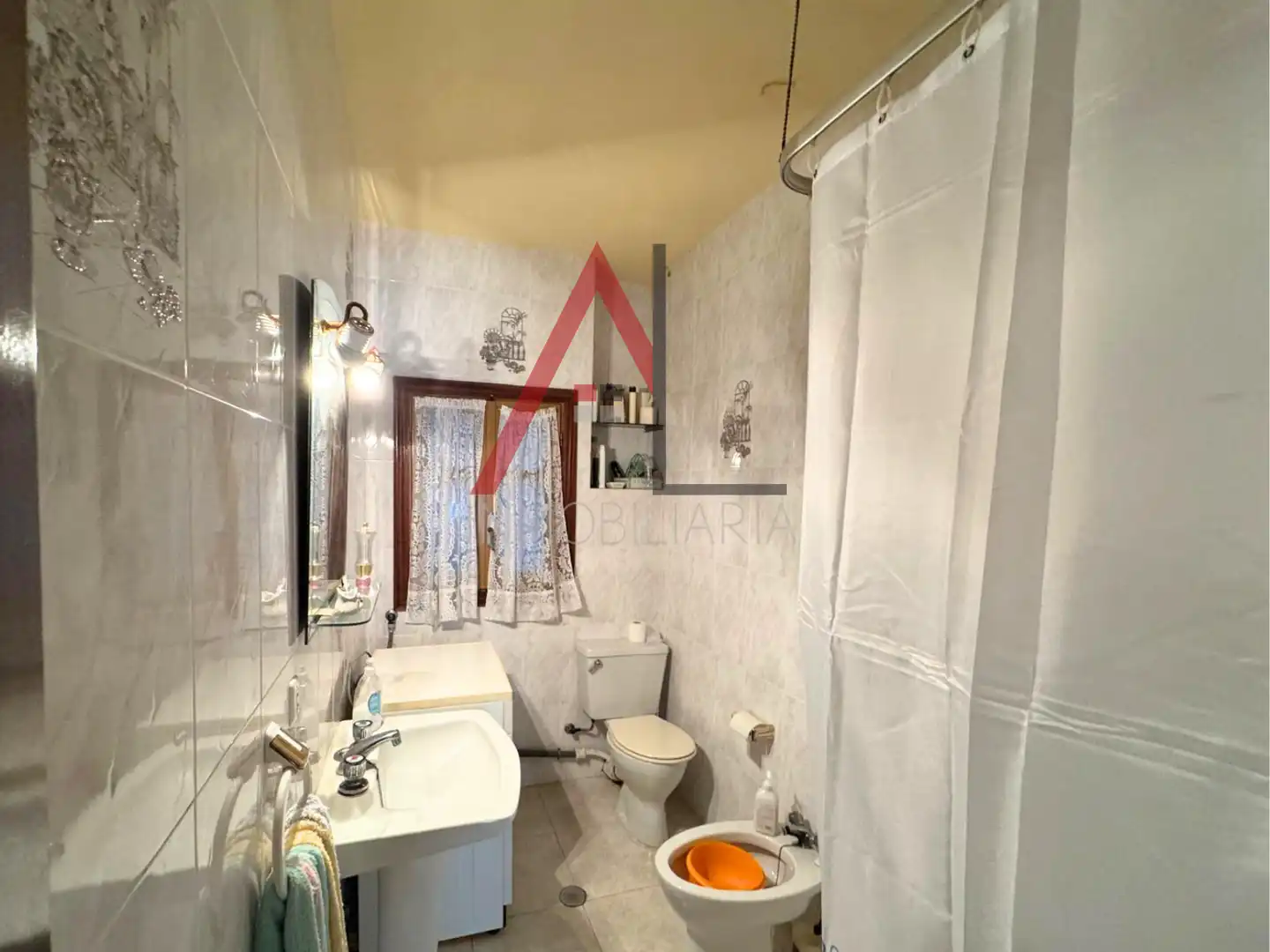 Baño de Piso en venta en Nava de la Asunción con Terraza, Amueblado y Lavadora