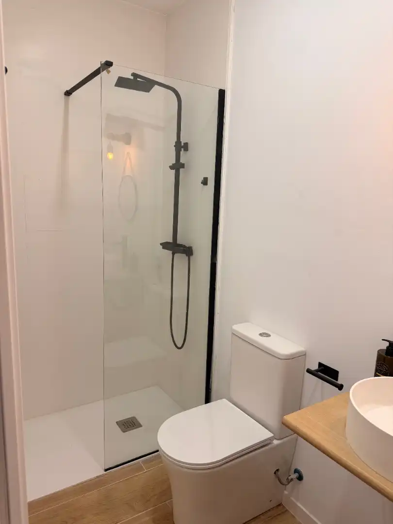 Bathroom of Flat for rent in Madrid  with Air Conditioner, Heating and Furnished