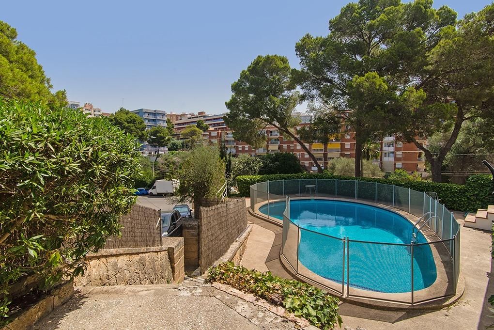 Swimming pool of House or chalet for sale in Llucmajor  with Air Conditioner, Heating and Private garden