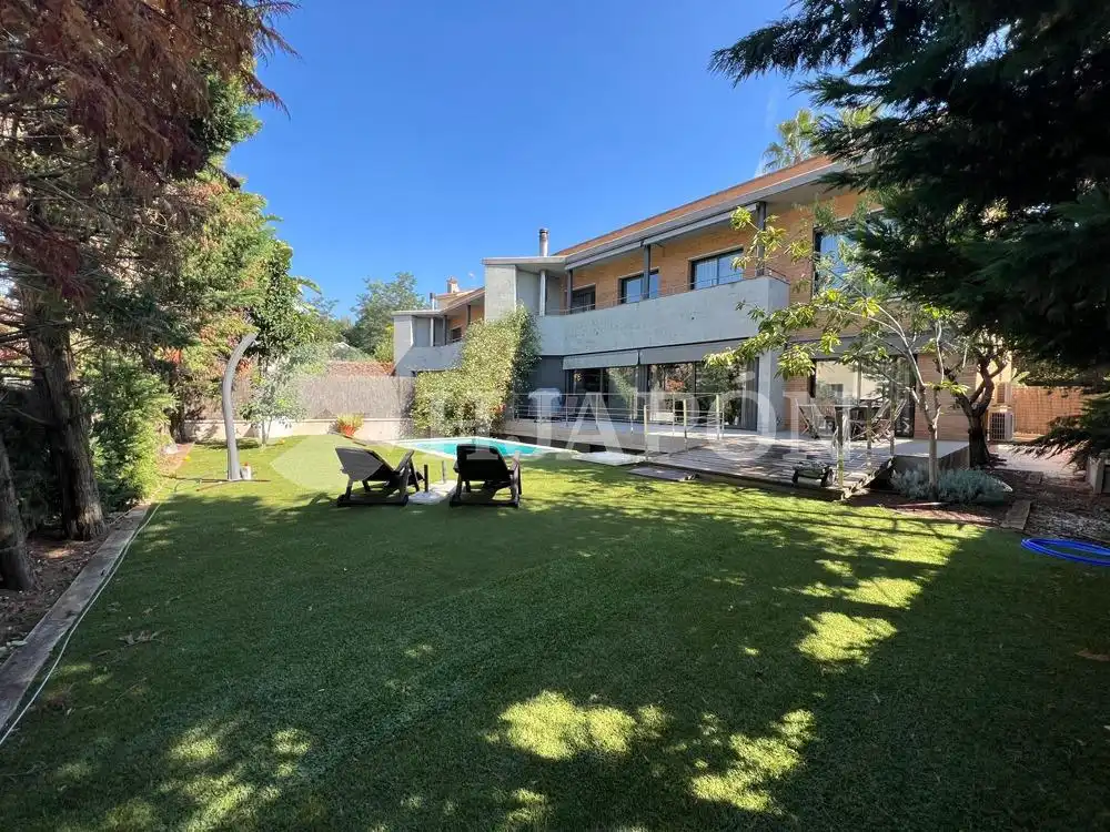 Jardín de Casa o chalet en venta en Alella con Aire acondicionado, Calefacción y Jardín privado