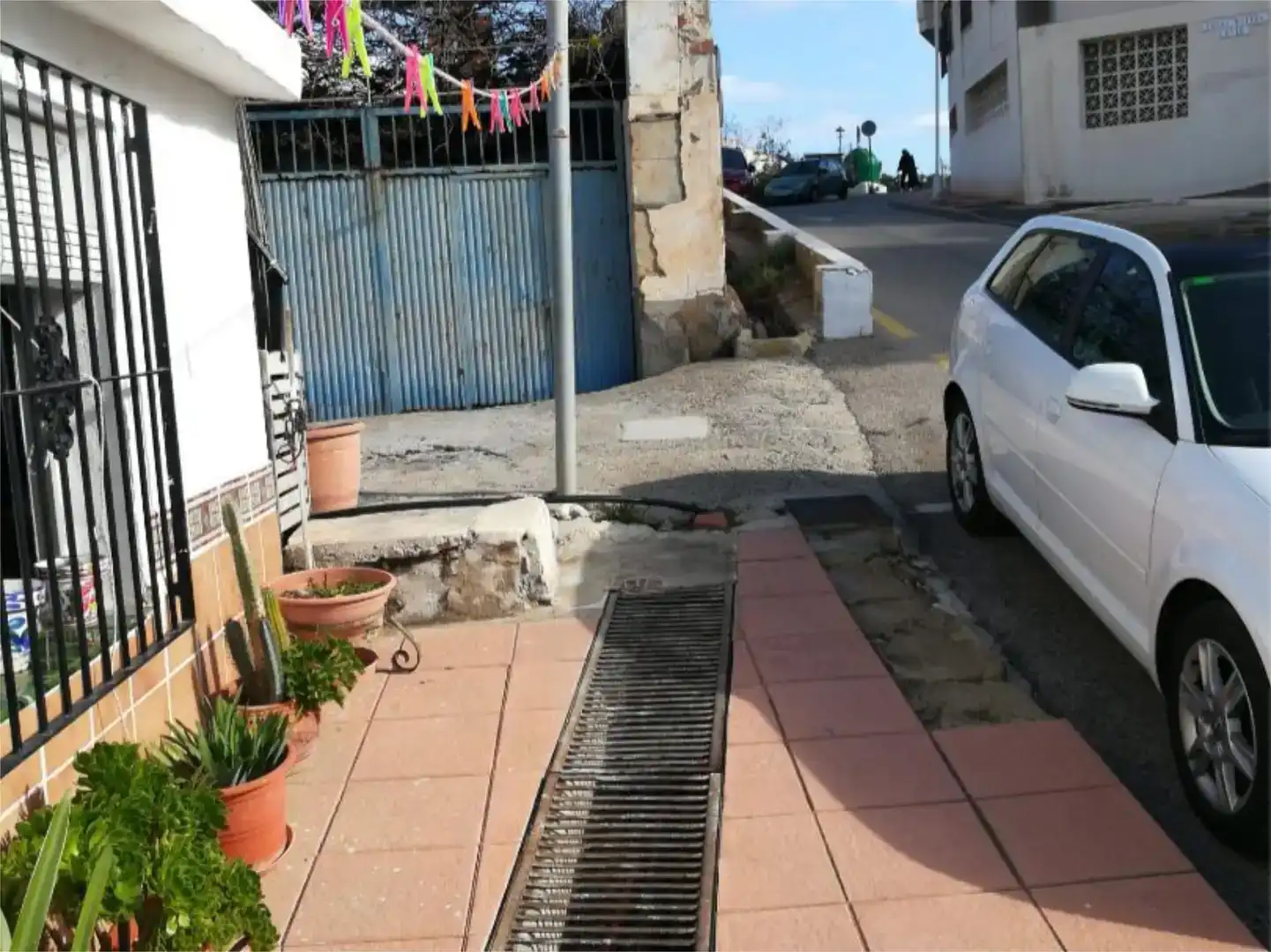 Außenansicht von Fabrikhallen zur Miete in Torrox