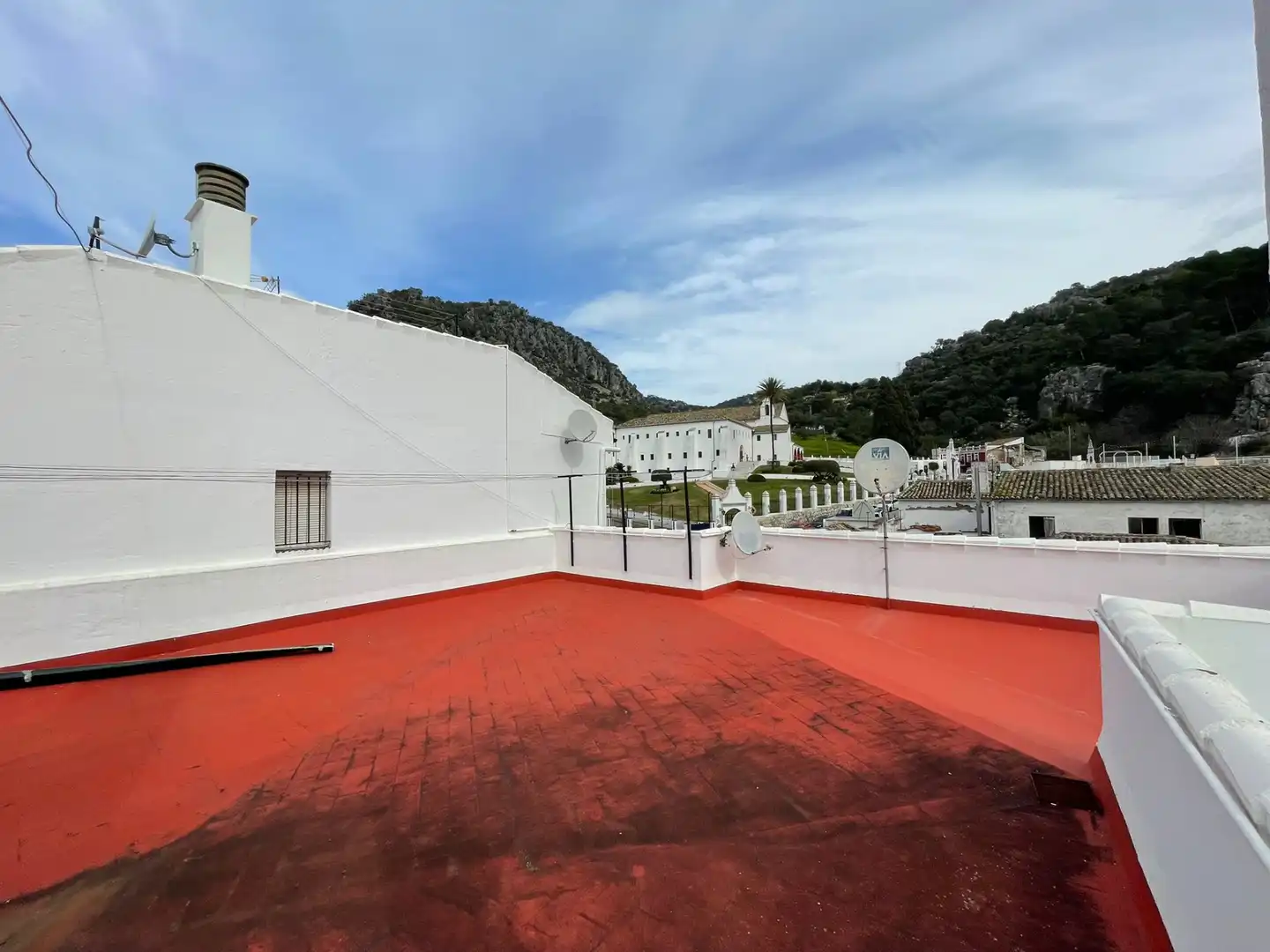 Vista exterior de Pis en venda en Ubrique amb Aire condicionat, Terrassa i Moblat