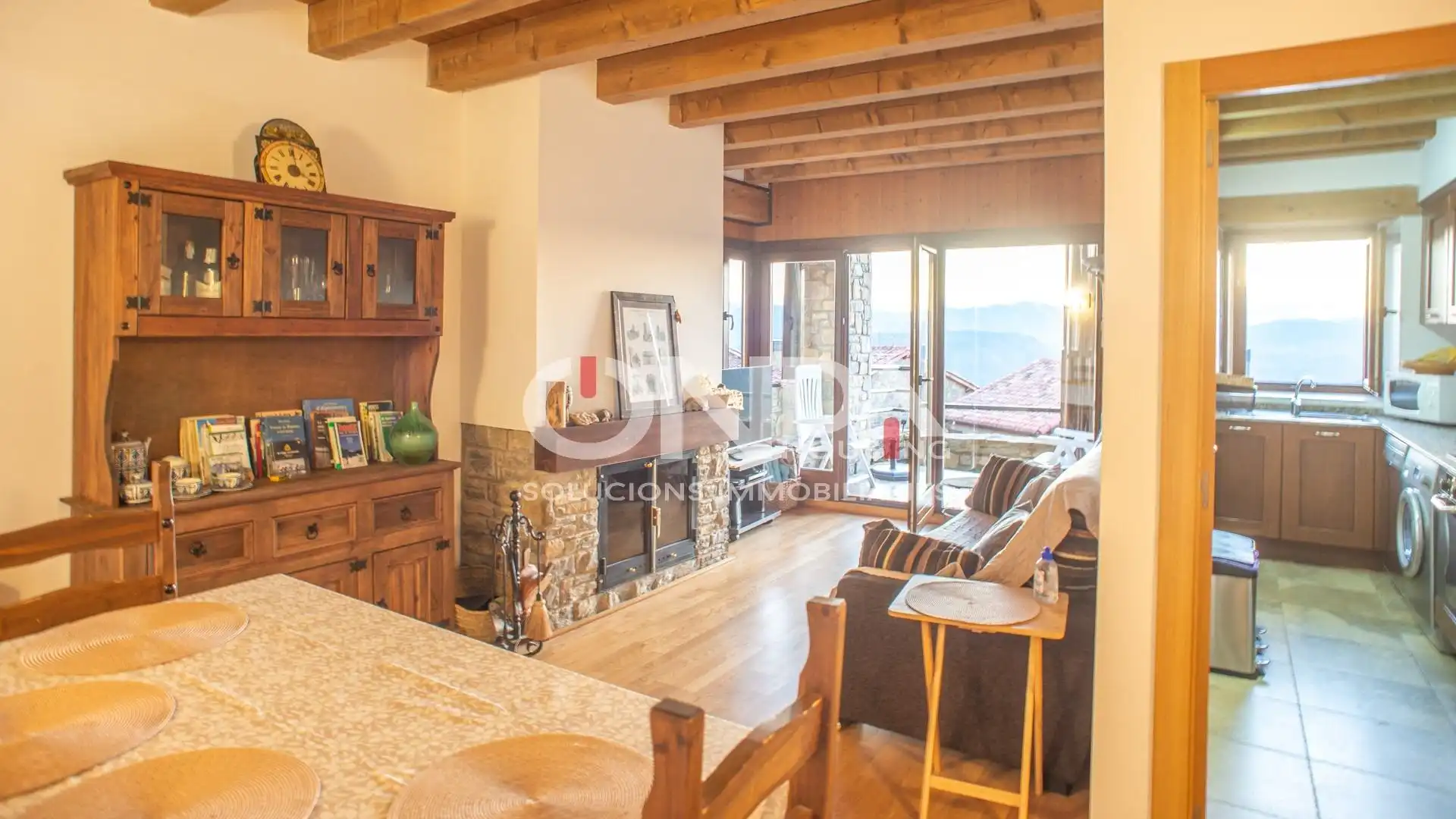Sala de estar de Piso en venta en El Pont de Suert con Calefacción, Terraza y Amueblado