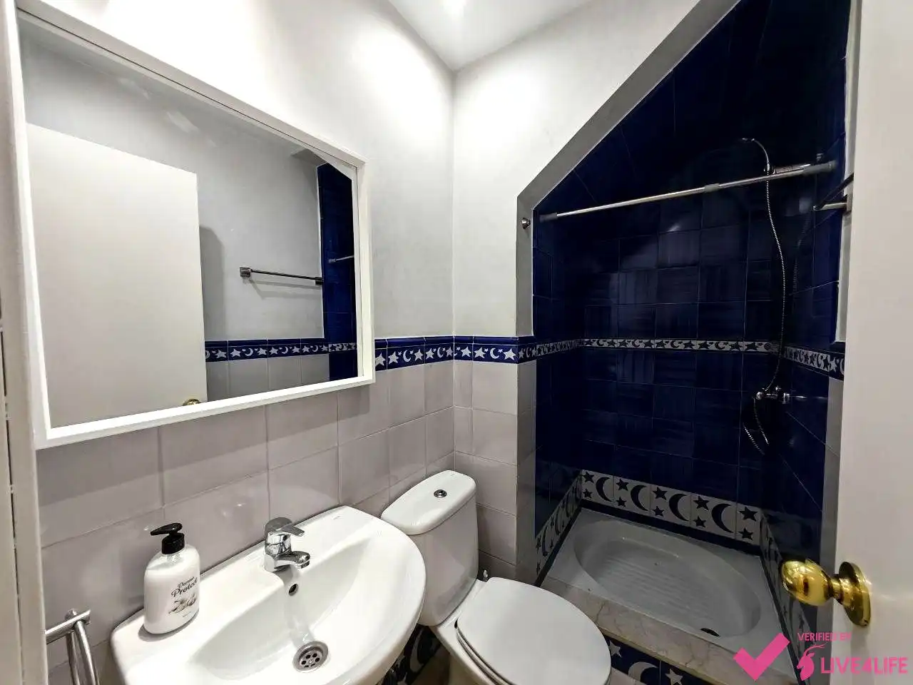 Badezimmer von Maisonette zur Miete in Sevilla mit Klimaanlage, Terrasse und Möbliert