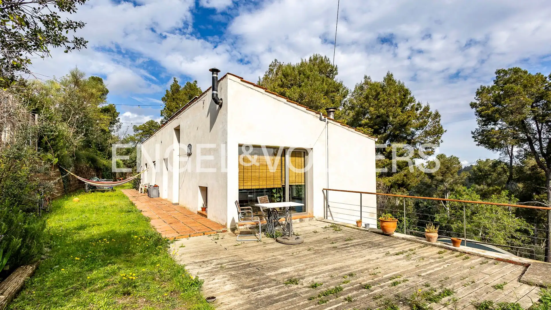 Vista exterior de Casa o chalet en venta en Torrelles de Llobregat con Calefacción, Jardín privado y Parquet
