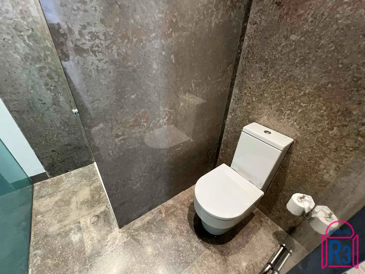 Badezimmer von Wohnung zum Verkauf in León Capital  mit Heizung, Terrasse und Abstellraum