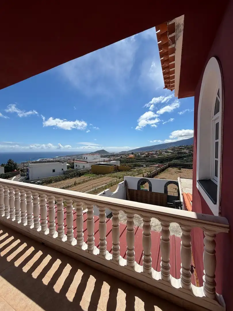 Vista exterior de Casa o xalet en venda en Candelaria amb Jardí privat, Terrassa i Balcó