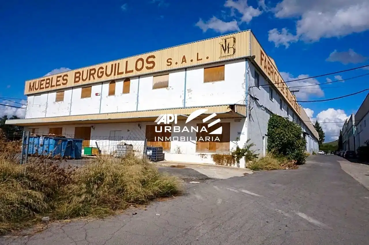 Vista exterior de Nau industrial en venda en Lucena