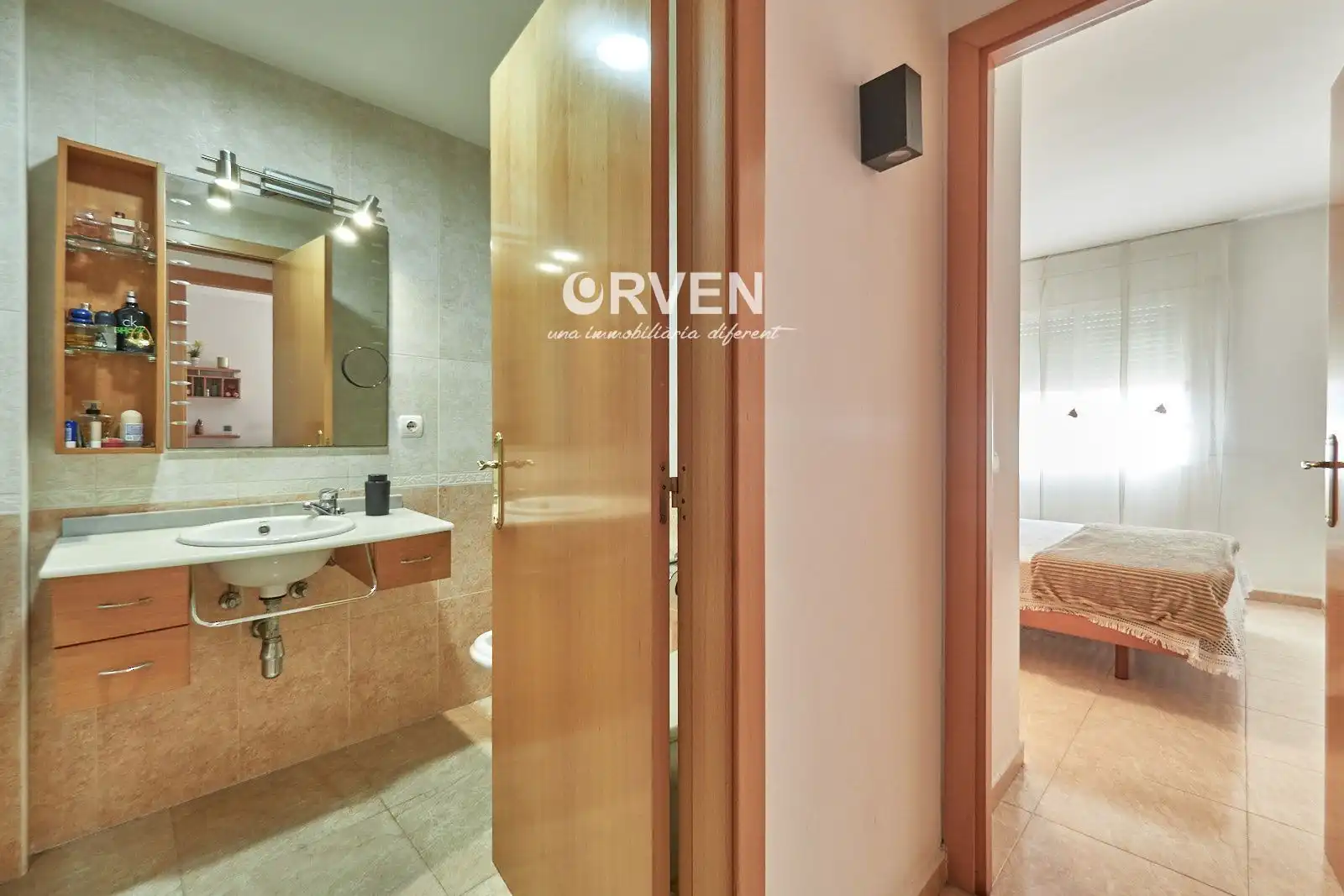 Baño de Piso en venta en El Vendrell con Calefacción, Terraza y Amueblado