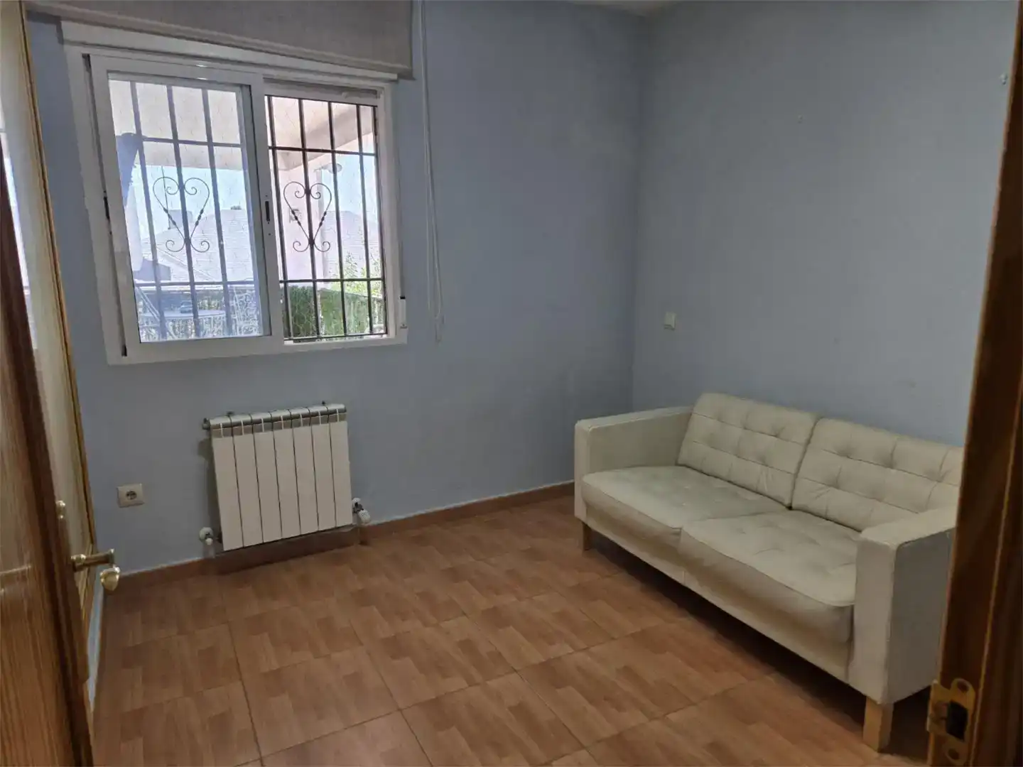 Sala d'estar de Casa o xalet en venda en Torrejón del Rey amb Piscina