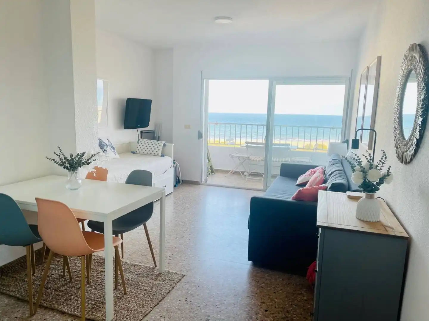 Appartement compact avec terrasse à louer à CANTARRANA