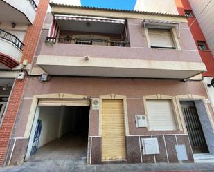 Vista exterior de Casa o xalet en venda en Guardamar del Segura amb Aire condicionat, Terrassa i Balcó