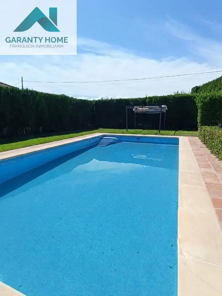 Swimming pool of Houses for rent in Castro del Río