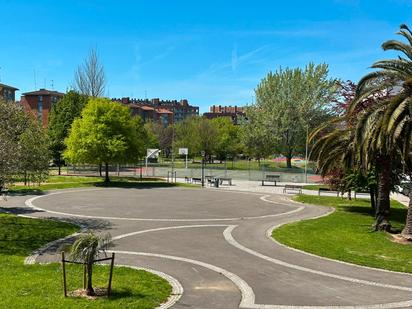 Vista exterior de Pis en venda en Gijón  amb Calefacció, Parquet i Moblat