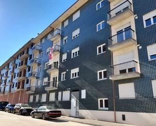Exterior view of Duplex for sale in Valencia de Don Juan  with Heating, Terrace and Balcony