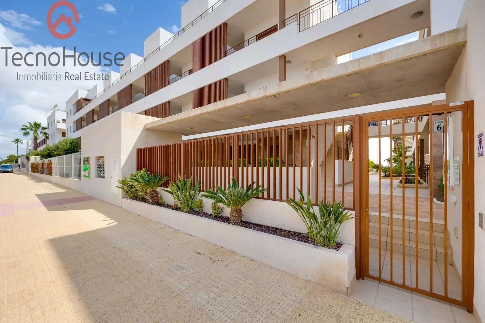 Vista exterior de Apartament en venda en Orihuela amb Aire condicionat, Calefacció i Jardí privat