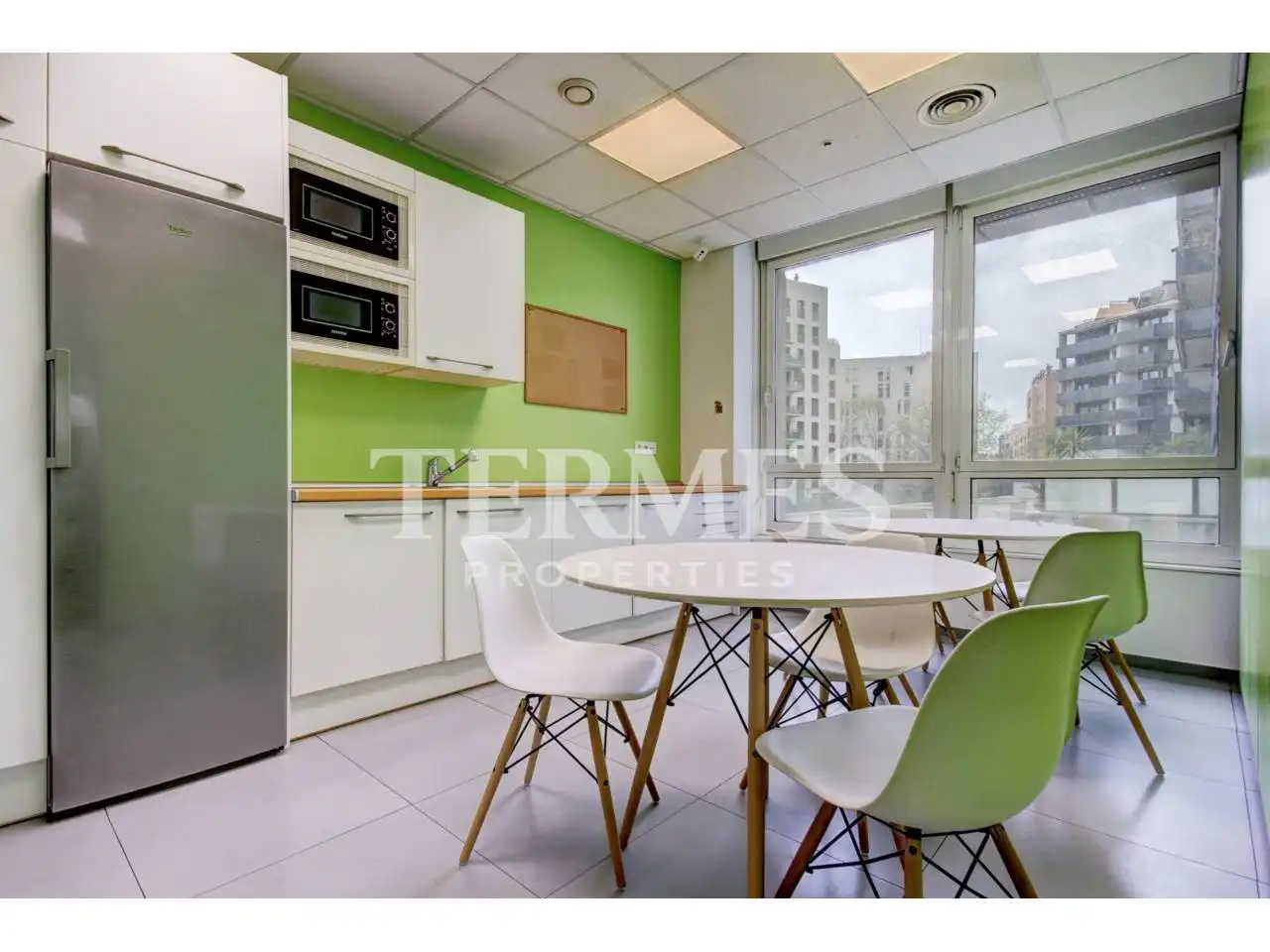 Office for sale in Barcelona  with Air Conditioner, Heating and Alarm