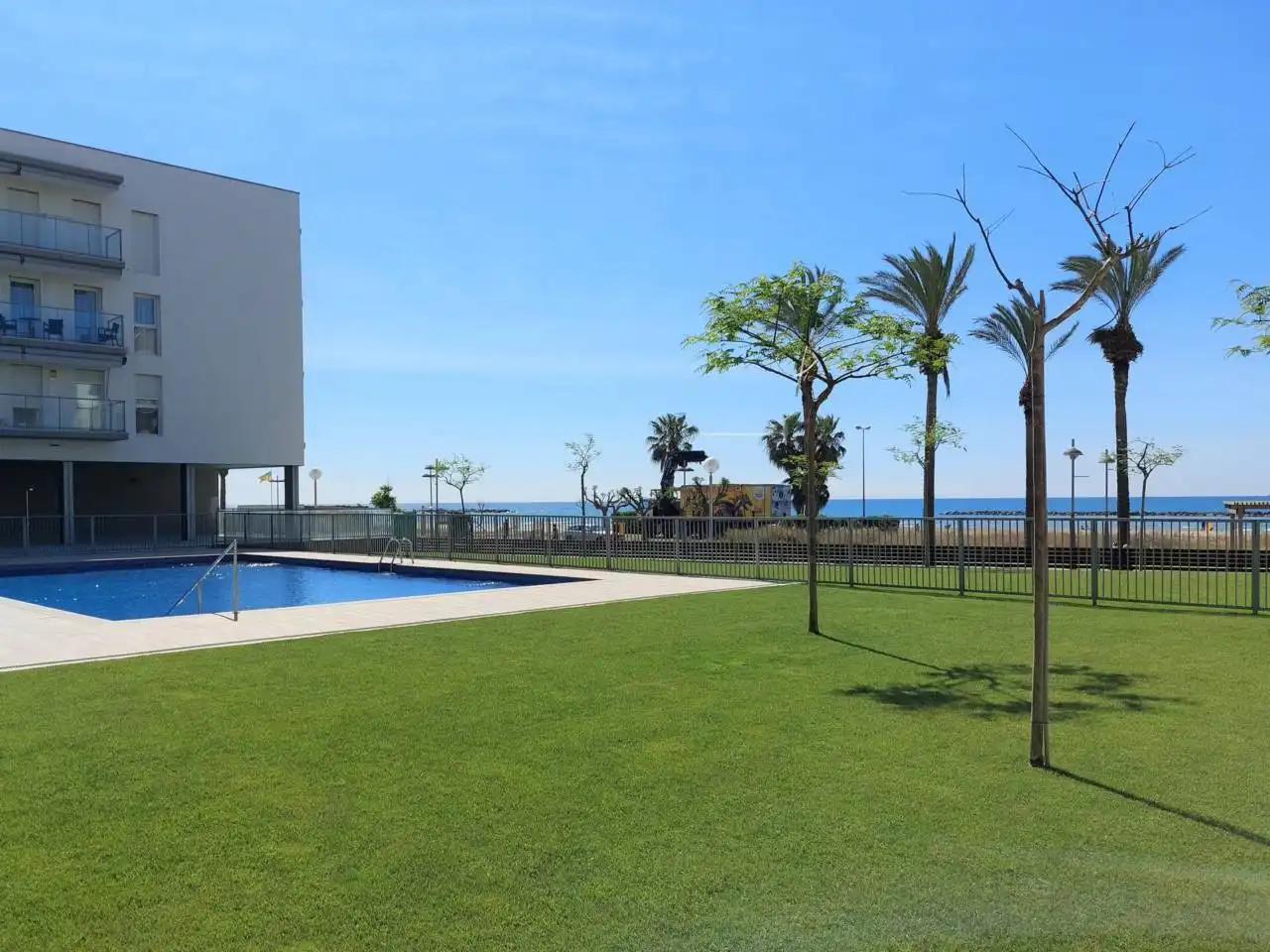 Piscina de Piso de alquiler en Cubelles con Aire acondicionado, Calefacción y Parquet