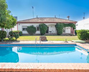 Jardí de Casa o xalet en venda en Dos Hermanas amb Calefacció, Jardí privat i Terrassa