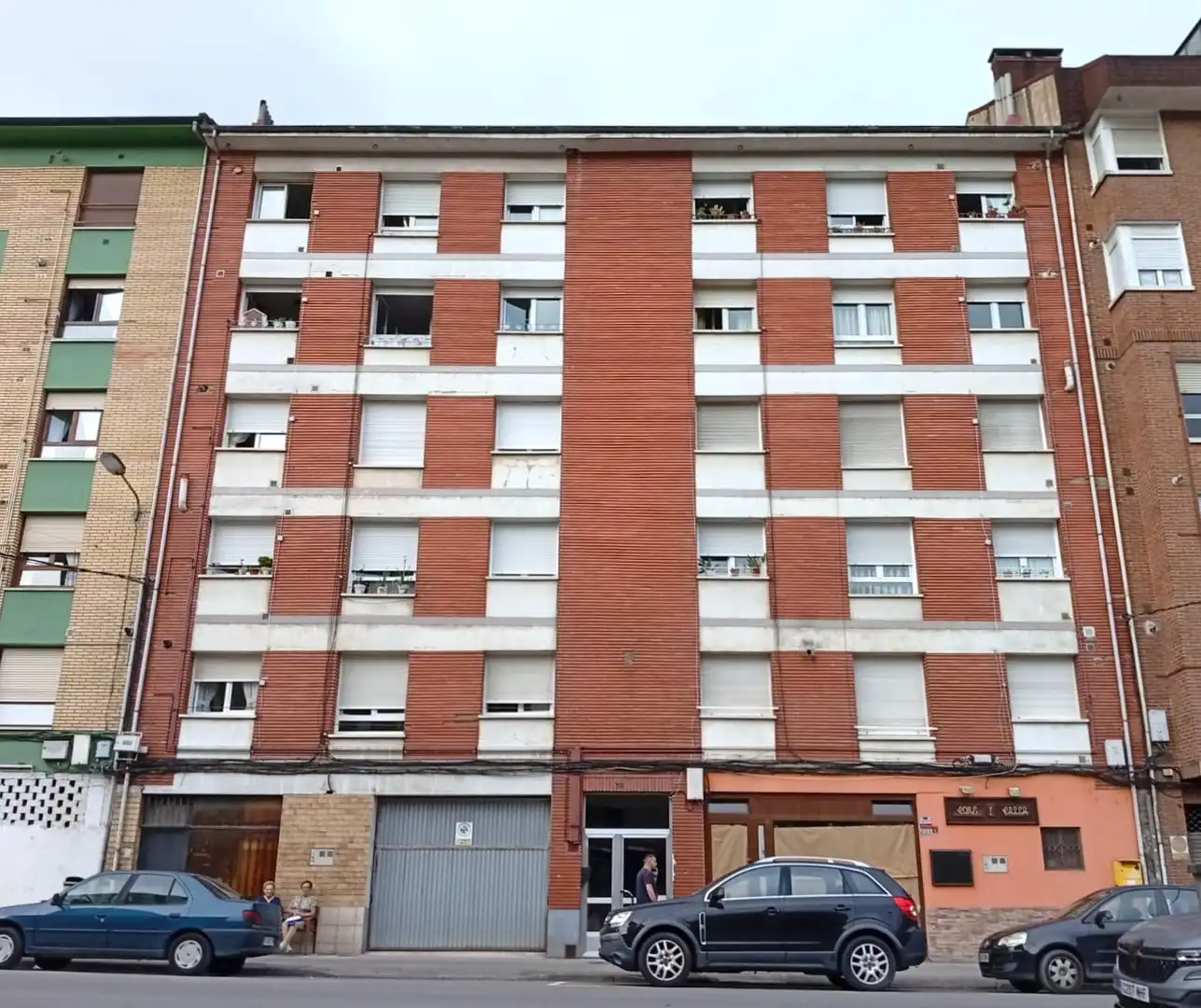 Vista exterior de Pis en venda en Lena amb Calefacció, Parquet i Traster