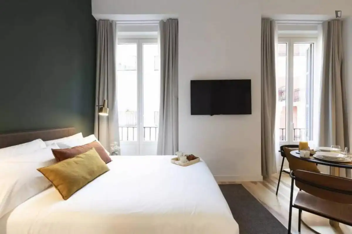 Study for rent in Cortes - Huertas