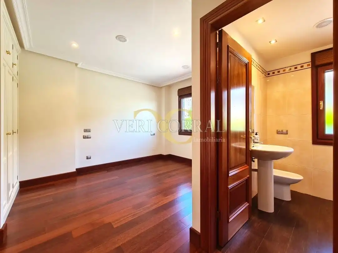Casa o chalet en venta en Oviedo  con Calefacción, Jardín privado y Terraza