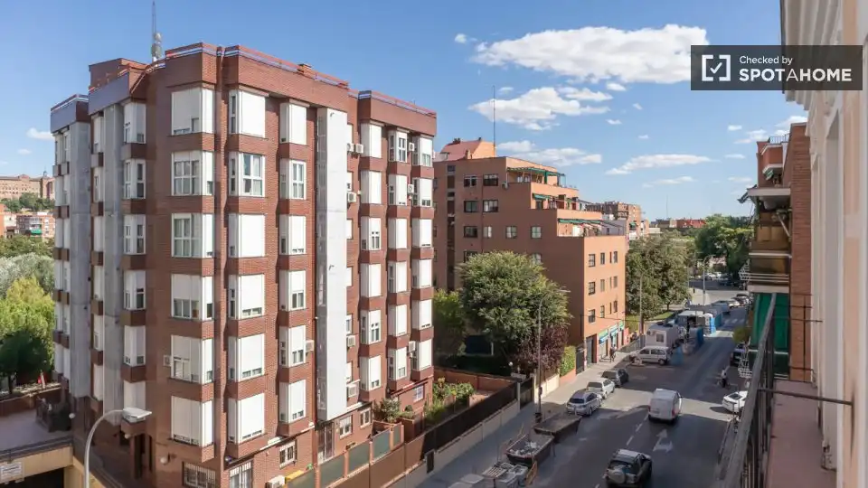 Vista exterior de Piso de alquiler en Madrid con Aire acondicionado, Calefacción y Amueblado