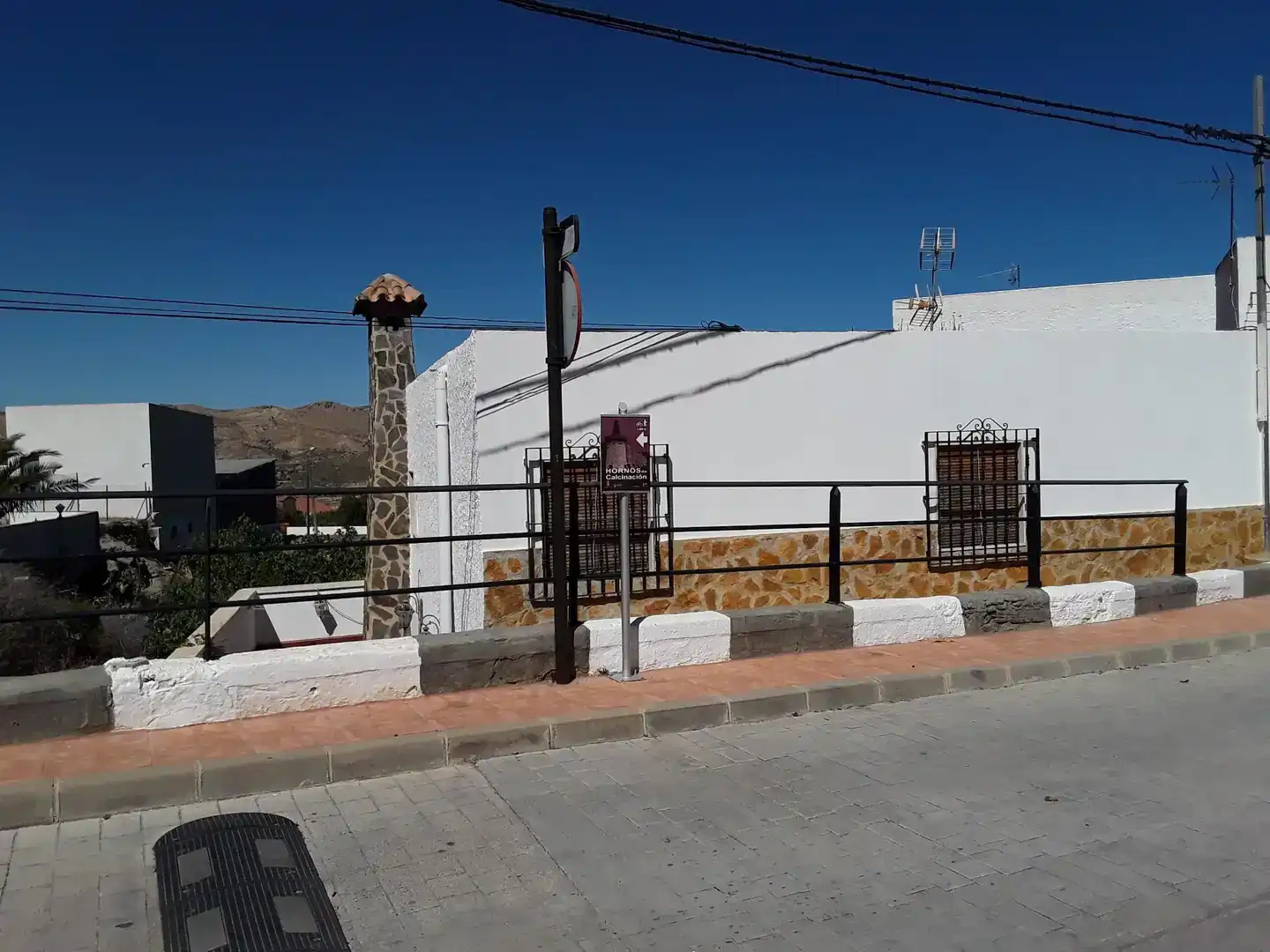Vista exterior de Casa adosada en venda en Lucainena de las Torres amb Aire condicionat, Parquet i Traster